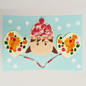 簡単に手作り出来る壁面飾りの製作キット「女の子の顔+ニット帽（帽子）+手袋セット作品例」写真